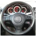 Накладка из натуральной кожи Кожа рулит на руль Mazda 3-I(BK)(2003-2009), Mazda 6-I(GG, GY)(2002-2007), Mazda 2-I(DY)(2003-2007), Mazda 5-I(CR)(2007-2010), Mazda RX-8-I (2003-2009), черная, с красной нитью, для замены штатной накладки