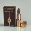 Увлажняющая помада для губ мини-формат Charlotte Tilbury Matte Revolution PILLOW TALK 1.1g
