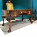 Письменный стол DOMKORLEONE в стиле Chippendale, красное дерево (mahogany), коричневая кожа, цвет орех HP (коричневый)