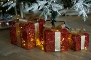 Декоративные новогодние коробки с подсветкой Красный гранат 25*25, 20*20*, 15*15 см,3 штУкрашение рождественской елки