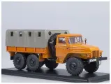 Масштабная модель автомобиля / Миасский грузовик 375Д бортовой с тентом (оранжевый)