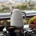 Чайник Smeg KLF03 WHMEU, металлический, 2400Вт, 1,7л, белый матовый
