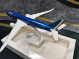 Модель самолета Airbus A350 ITA Airline 1/200