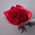 Букет Роза Эвер Ред 19 шт Высота 40 см в коробке и аквабоксе от Простоцветы