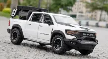 Коллекционная масштабная модель Dodge RAM 1500 TRX 1:32 (металл, свет, звук)