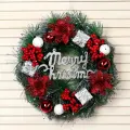 Новогодний венок Уютная сказка 26 см, зелёный заснеженный уличный венок с ягодами и шарами, рождественское декоративное украшение с белым напылением на дверь для дома