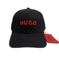Классическая бейсболка из хлопкового твила с вышитым красными нитками логотипом HUGO, чёрная.