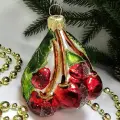 Irena-Co елочная игрушка, стекло Гроздь вишни (9х7х6,5см)