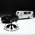 Машинка Rolls Royce Cullinan с прицепом. Металлическая модель автомобиля Ролс Ройс Каллинан - дом на колесах. Черный. Инерционная игрушка машина 1:32