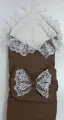 Одеяло на выписку для новорожденного с кружевом цвет коричневый