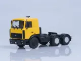 Масштабная модель МАЗ-6422 седельный тягач (поздняя кабина, желтый) /откидывающаяся кабина/