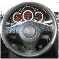 Накладка из натуральной кожи Кожа рулит на руль Mazda 3-I(BK)(2003-2009), Mazda 6-I(GG, GY)(2002-2007), Mazda 2-I(DY)(2003-2007), Mazda 5-I(CR)(2007-2010), Mazda RX-8-I (2003-2009), черная, с черной нитью, для замены штатной накладки