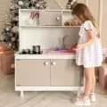 Детская кухня SITSTEP с интерактивной плитой (со звуком и светом), раковина с функцией вода, бежевые фасады