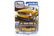 Модель коллекционная AUTO WORLD Ford mustang gt/cs coupe (2012), yellow (длина модели 6-10 см)