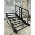 Лестницы-крыльцо 5 ступеней , без ДПК, перила с одной стороны. Ширина 15м. Высота 75см.