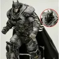 Фигурка Бэтмена в бронированном костюме из игры Batman: Arkham City Armored Edition. Глаза светятся. (48 см)