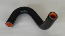 Патрубок радиатора (к термостату) Ford Transit дв.2,4 с 2006 г. верхний силикон