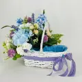 Подарочная пасхальная корзина с искусственными цветами премиум. Корзинка для подарка. Подарок на Пасху