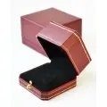Подарочная коробка для кольца, бордовая искусственная кожа, черная замша, с кнопкой и золотистым кантом