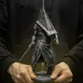 Пирамидоголовый XL из Сайлент Хилл металлическая фигурка коллекционное издание / Pyramid Head Silent Hill collector's edition
