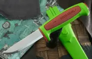 Нож Morakniv Basic 546 2024 Edition нержавеющая сталь, зеленый/терракотовый, 14282