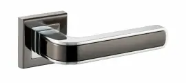 Ручки дверные Adden Bau, коллекция Quadro, PIEZA Q360 BLACK NICKEL / CHROME на квадратной розетке