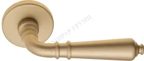 Дверная ручка Fratelli TOSCANA 7.7 на круглой розетке золото крайола