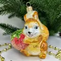 Irena-Co елочная игрушка, стекло Белочка с клубникой сахар (10,5х8х6см)
