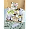 Подарочный набор с Бельгийскими шоколадными конфетами, ароматным чаем, норковыми носочками, медом, бомбочкой для ванны и аромасвечой/ Подарочный набор La Moon для девушки