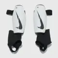 Щитки детские Nike Charge DX4610-100, размер M, Белый