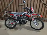 Мотоцикл Sycmcc YAMMA 250cc 172FMM механика 5 скоростей Эндуро черно-красный