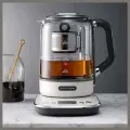 Электрический чайник Morphy Richards MR6088, пластик/стекло, объем 1.7л
