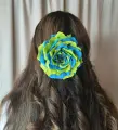 Заколка ручной работы реалистичный крупный цветок сине-салатовый