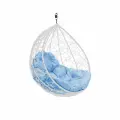 Подвесное кресло капля (без стойки), с ротангом белое, голубая подушка