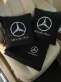 Автомобильный набор: 2 подушки 30х30см и плед 150х180 см в машину с вышивкой логотипаMercedes - Benz , цвет черный