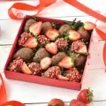 Клубника в молочном шоколаде, сладкий красивый подарок для любимых, 16-25 шт, сладкий подарок