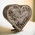 Семейный банк в форме сердца венге 24х24х12 см. Казна для конвертов