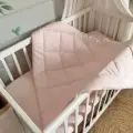 Одеяло стеганое в кроватку для новорожденного MamiBro, размер 90х110 см, 100% хлопок, бледно розовый
