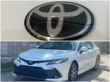 Эмблема передняя Toyota Camry V75