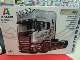 3906ИТ SCANIA R730 V8 STREAMLINE  Italeri 1:24 масштаб Сборная модель автомобиля