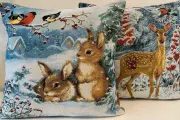 Гобелен, комплект новогодних декоративных наволочек из 2-х штук 45х45 см / Новогодняя встреча у рябины