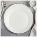 Тарелка фарфоровая обеденная Блик, d=26 см, цвет белый