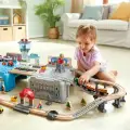 Детская железная дорога Hape Мегаметрополис с контейнером для хранения E3773_HP