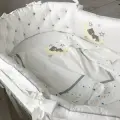 Комплект в кроватку с бортиками для новорожденных Мишка (бортики, одеяло, простыня на резинке) , в кроватку 120*60 см или овальную 125*75 см, KrisFi