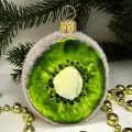 Irena-Co елочная игрушка, стекло Киви (6,5х5х1,5см)