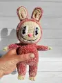 Вязаная игрушка Лабубу LABUBU ручной работы, розовая, бренд ЯнаART