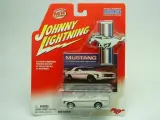 Машинка Johnny Lightning 1/64 Car model 1973 Ford Mustang