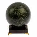 Шар из нефрита 12 см на каменной подставке 124926