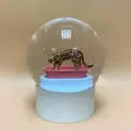 Снежный шар Кот в лотке Леопардовый. Диаметр 10 сантиметров