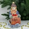 Irena-Co елочная игрушка, стекло Мальчик с мишкой на санях сахар (12х11х7,5см)